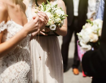 hands-lucky-woman-elegant-bridesmaid_1304-985